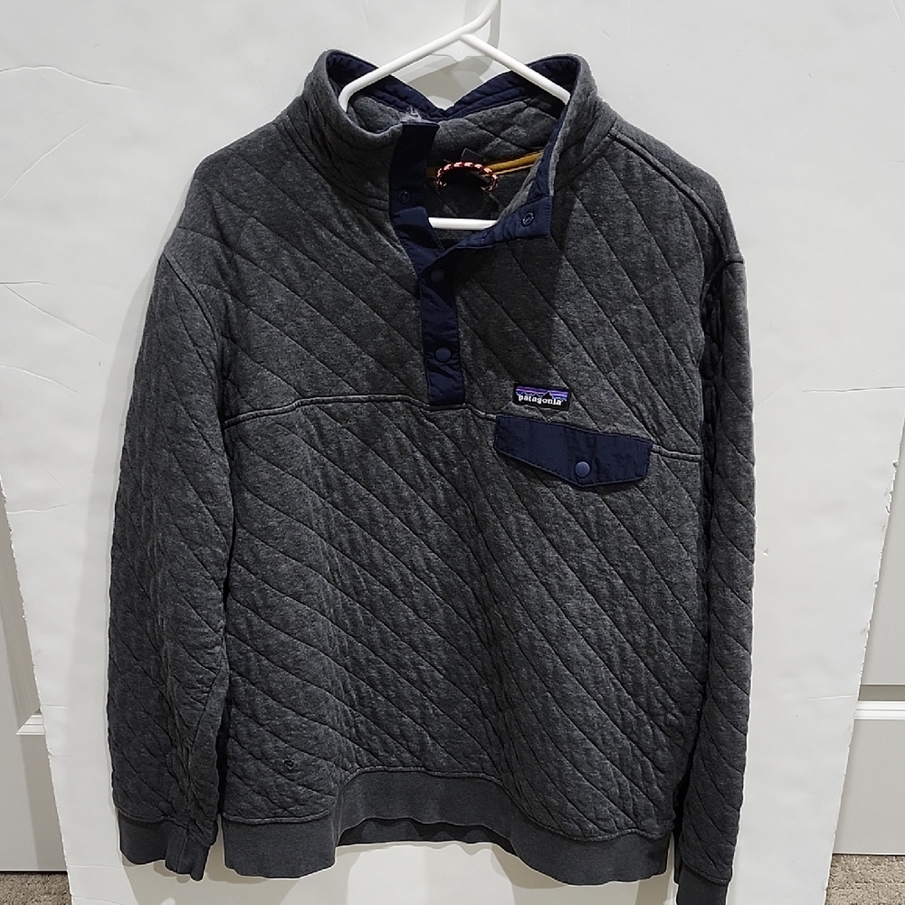 Patagonia Charcoal Quilted Pullover with Navy Details Size L